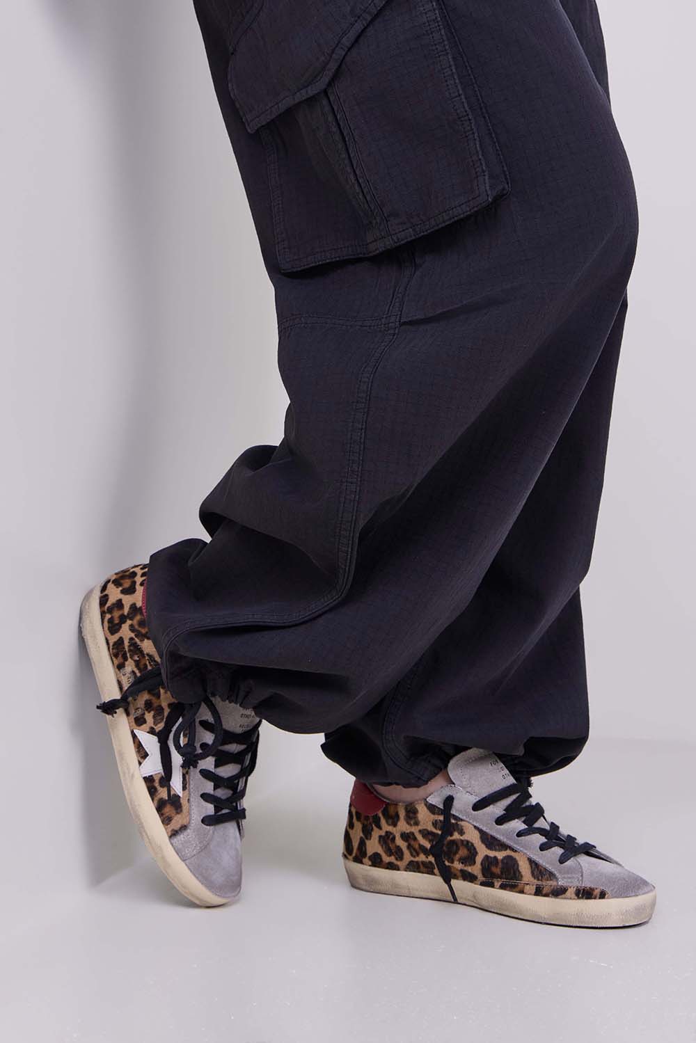 תמונת כל הלוק של נעלי סניקרס סופר סטאר